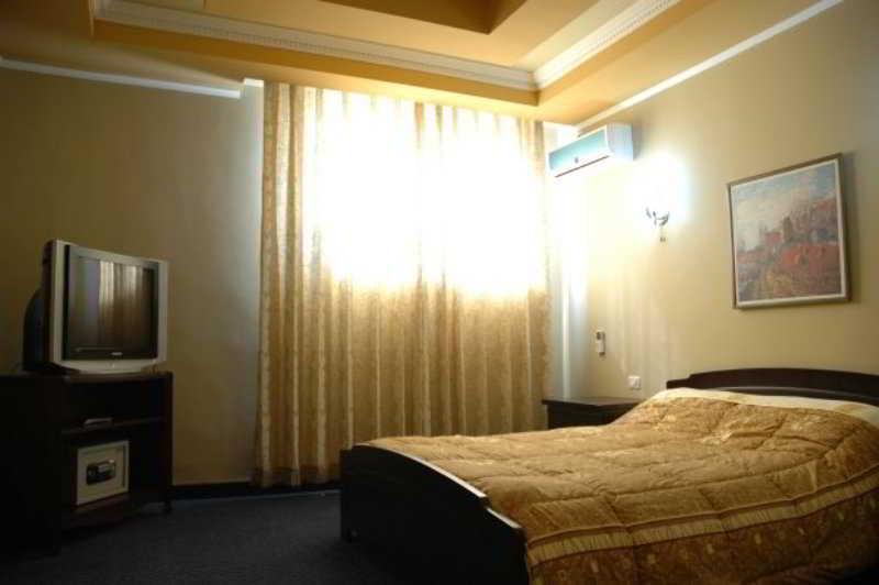 Imperial Hotel Ih إلباسان المظهر الخارجي الصورة